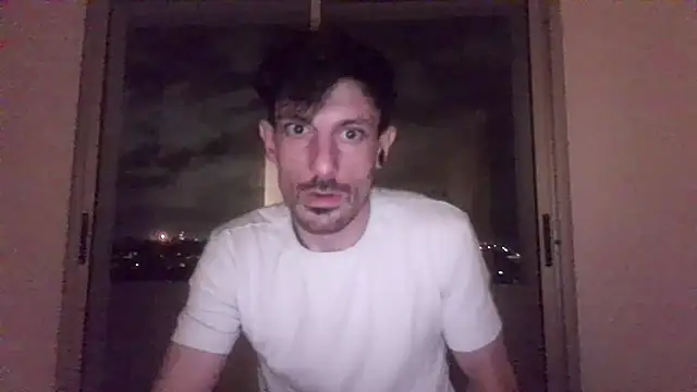 Snapshot of nicolaaaaas chatting on January 21, 5:06 am nicolaaaaas online show from January 21, 5:06 am