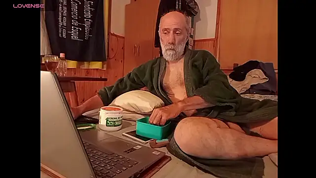 Snapshot of papifacu chatting on January 27, 2:53 am papifacu online show from January 27, 2:53 am