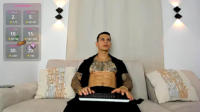 Snapshot of Aron_Dark chatting on September 23, 11:37 pm Aron Dark online show from September 23, 11:37 pm