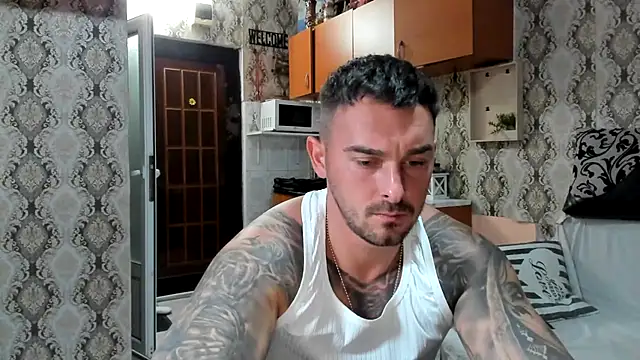 Snapshot of Jonmusclemaster chatting on September 25, 8:19 pm Jonmusclemaster online show from September 25, 8:19 pm