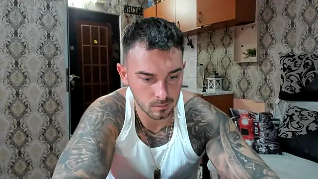 Snapshot of Jonmusclemaster chatting on October 1, 8:24 pm Jonmusclemaster online show from October 1, 8:24 pm