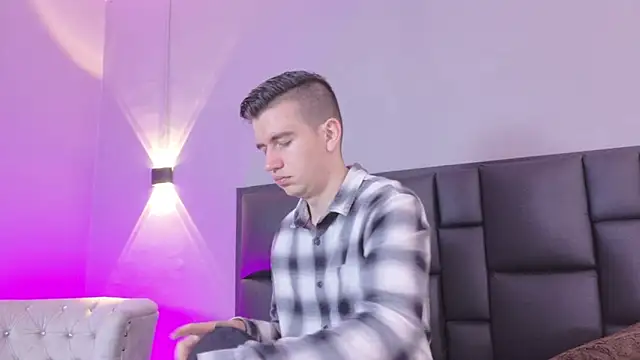 MikaelSlow online show from April 29, 3:44 am