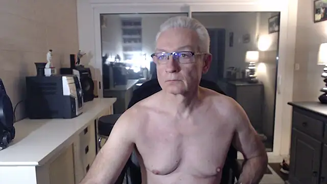 Snapshot of Goduleur69 chatting on December 10, 9:22 pm Goduleur69 online show from December 10, 9:22 pm