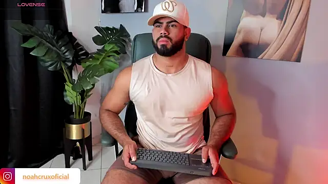 noah crux online show from December 4, 8:49 pm