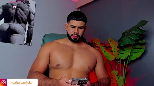 noah crux online show from March 31, 10:11 pm