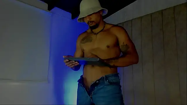 Mateo Reales online show from December 13, 8:15 pm