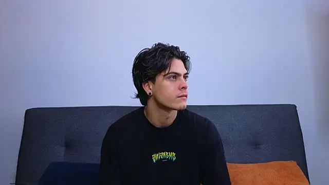 Snapshot of scott_brands chatting on February 22, 1:23 pm scott brands online show from February 22, 1:23 pm