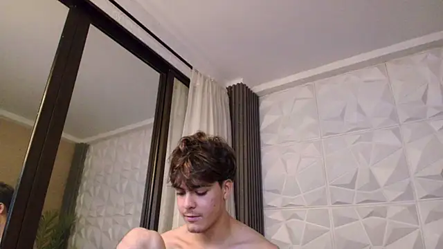 Snapshot of scott_brands chatting on September 18, 3:47 pm scott brands online show from September 18, 3:47 pm