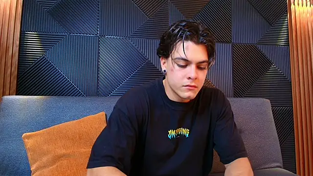 Snapshot of scott_brands chatting on March 5, 7:28 pm scott brands online show from March 5, 7:28 pm