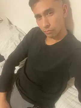 hothornyboy28 online show from January 23, 12:57 am