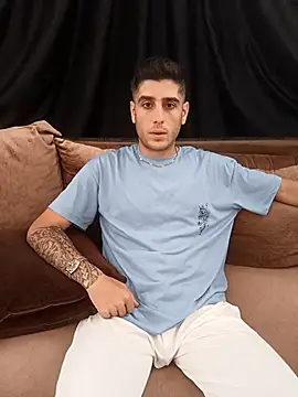 Snapshot of arenn1997 chatting on October 15, 12:24 pm arenn1997 online show from October 15, 12:24 pm