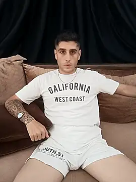 Snapshot of arenn1997 chatting on October 13, 12:22 pm arenn1997 online show from October 13, 12:22 pm