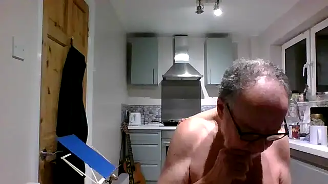 Snapshot of jimmybenido chatting on December 16, 5:22 pm jimmybenido online show from December 16, 5:22 pm