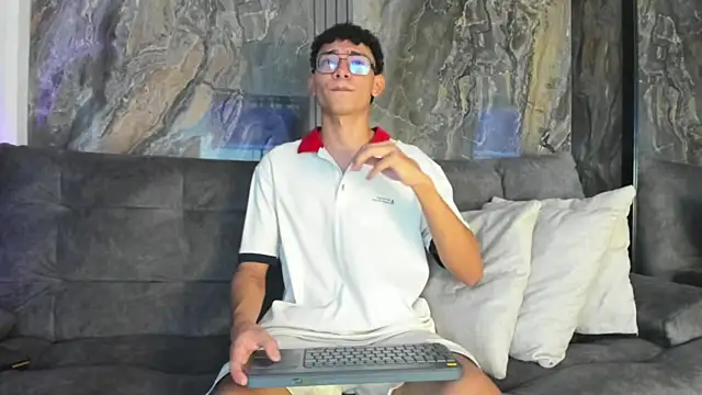 Snapshot of Daviid_laidd chatting on October 2, 8:35 pm Daviid laidd online show from October 2, 8:35 pm