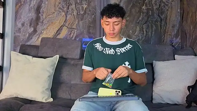 Daviid laidd online show from April 25, 8:28 pm