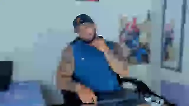 Snapshot of Cristian_Walker chatting on February 10, 12:29 pm Cristian Walker online show from February 10, 12:29 pm