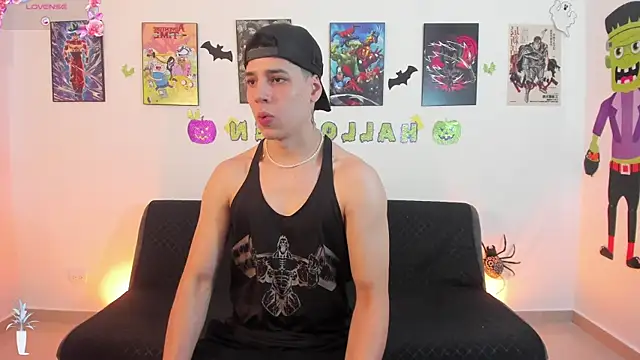 Snapshot of jonathanjoestar_ chatting on October 14, 9:33 pm jonathanjoestar online show from October 14, 9:33 pm