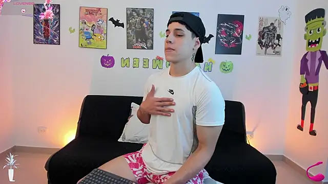 jonathanjoestar  online show from November 3, 10:55 pm