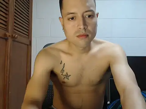 dimitriquiet05 online show from April 9, 6:19 am