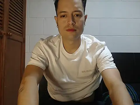 dimitriquiet05 online show from March 22, 8:30 am