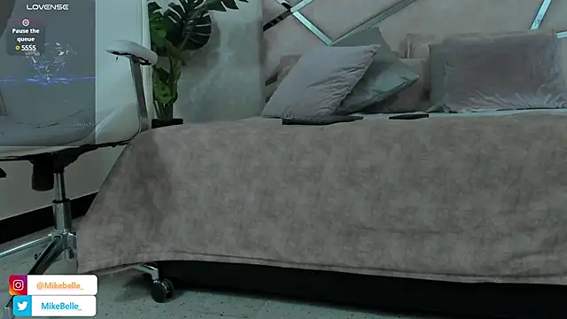 Snapshot of mike_belle chatting on December 23, 8:14 pm mike belle online show from December 23, 8:14 pm