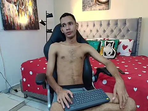 tonny 23cm  online show from November 4, 7:04 pm