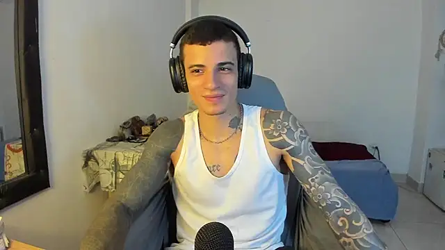 Snapshot of Balo_lovers chatting on October 11, 1:59 pm Balo lovers online show from October 11, 1:59 pm