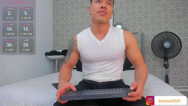 Snapshot of Bryson_Collins_ chatting on October 8, 11:42 pm Bryson Collins online show from October 8, 11:42 pm