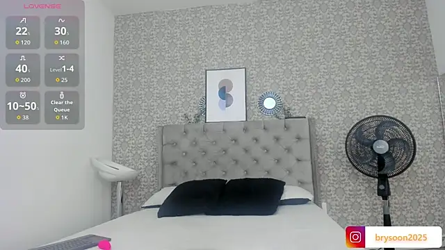 Snapshot of Bryson_Collins_ chatting on October 13, 11:22 pm Bryson Collins online show from October 13, 11:22 pm