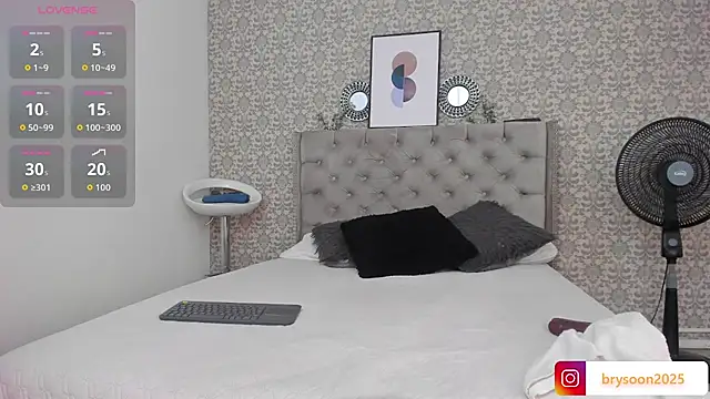 Snapshot of Bryson_Collins_ chatting on October 3, 11:43 pm Bryson Collins online show from October 3, 11:43 pm