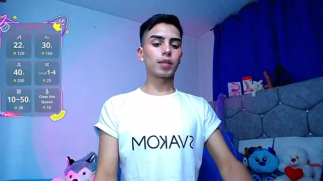 Snapshot of OwenBluee chatting on October 12, 1:43 am OwenBluee online show from October 12, 1:43 am