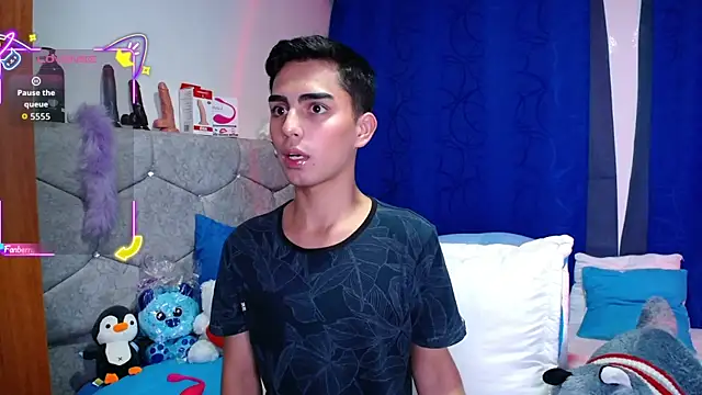 Snapshot of OwenBluee chatting on September 24, 11:47 pm OwenBluee online show from September 24, 11:47 pm