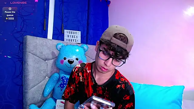 OwenBluee online show from December 29, 4:48 am