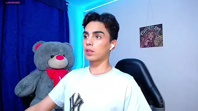 OwenBluee online show from May 11, 5:31 am