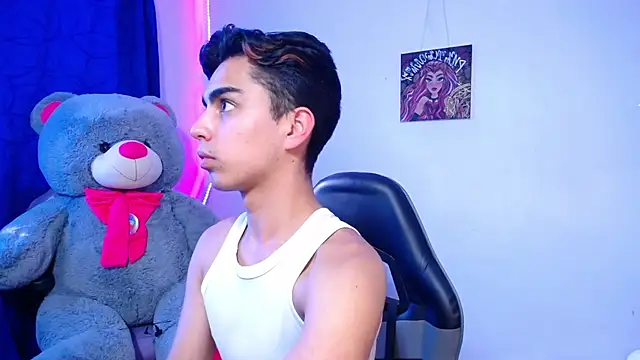 OwenBluee online show from May 6, 9:26 pm