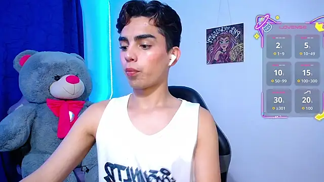 OwenBluee online show from May 8, 5:13 pm