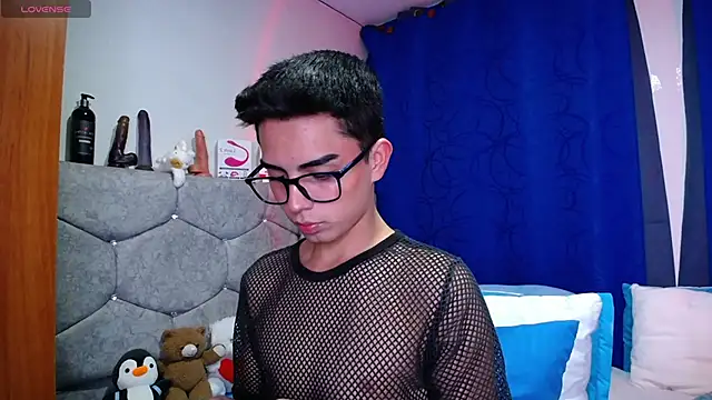 Snapshot of OwenBluee chatting on September 30, 1:12 am OwenBluee online show from September 30, 1:12 am