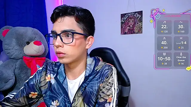 OwenBluee online show from May 3, 11:18 pm