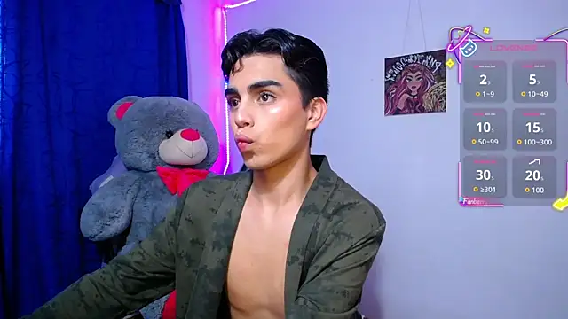 OwenBluee online show from May 13, 9:01 pm