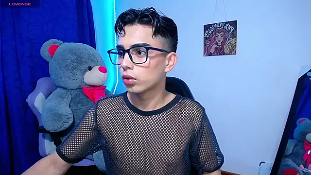 OwenBluee online show from May 22, 2:22 pm