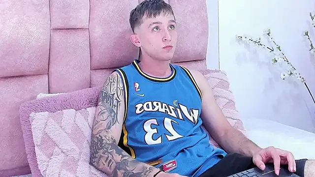 Snapshot of Dylanwhite23_ chatting on February 24, 11:30 pm Dylanwhite23 online show from February 24, 11:30 pm
