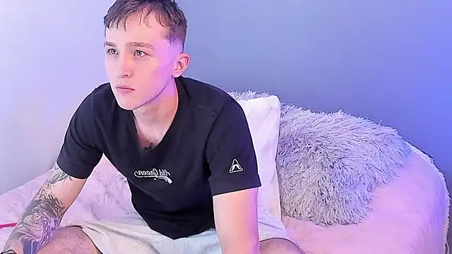 Snapshot of Dylanwhite23_ chatting on February 26, 3:52 pm Dylanwhite23 online show from February 26, 3:52 pm