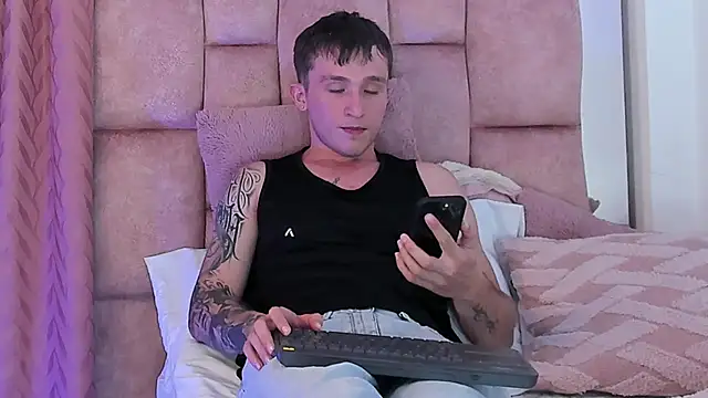 Snapshot of Dylanwhite23_ chatting on March 11, 4:10 am Dylanwhite23 online show from March 11, 4:10 am
