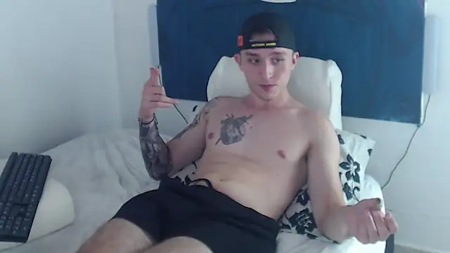 Snapshot of Dylanwhite23_ chatting on January 3, 4:33 am Dylanwhite23 online show from January 3, 4:33 am