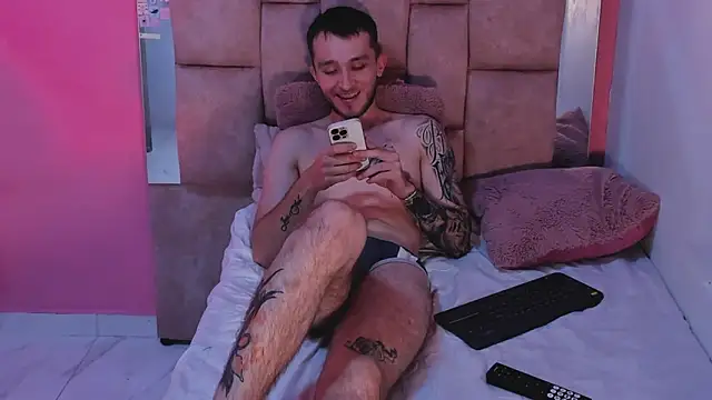 Dylanwhite23  online show from April 27, 3:36 am