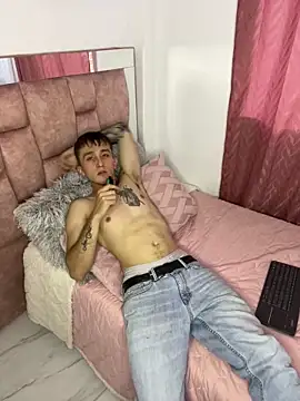 Snapshot of Dylanwhite23_ chatting on January 16, 10:55 pm Dylanwhite23 online show from January 16, 10:55 pm