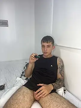 Snapshot of Dylanwhite23_ chatting on January 17, 8:48 pm Dylanwhite23 online show from January 17, 8:48 pm