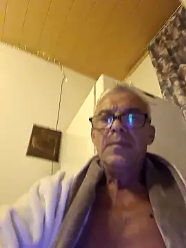 Snapshot of Picolo4111 chatting on September 14, 6:54 pm Picolo4111 online show from September 14, 6:54 pm