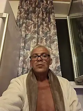 Snapshot of Picolo4111 chatting on September 13, 6:53 pm Picolo4111 online show from September 13, 6:53 pm