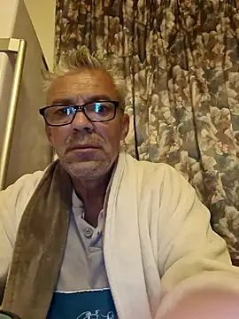 Picolo4111 online show from October 10, 2:49 am